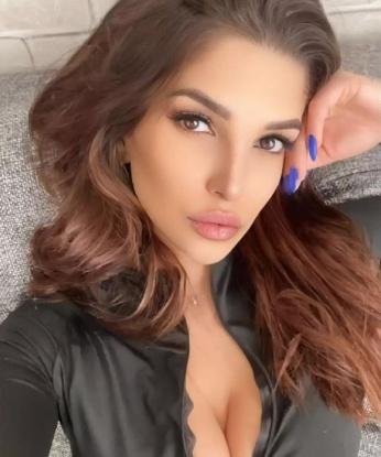 😘 Я твоя безудержная страсть, тайная мечта и исполнение всех твоих фантазий.
Я креативная нежная индивидуалка, готовая сделать твой вечер незабываемым! У меня есть все, чтобы удовлетворить твои самые сокровенные желания. 💫
Я опытная леди, знающая все секреты наслаждения. Мои услуги наполнены страстью и нежностью. В моем репертуаре массаж, стриптиз, ролевые игры и многое другое. 🌹
Я живу в Москве, своей родной Москве, и жду встречи с тобой в уютной обстановке. Мой опыт и умение услышать тебя позволяют мне создать незабываемый атмосферу, полную блаженства и удовольствия. 😍
Мои фото гарантированно реальны, и я стараюсь каждый раз выглядеть потрясающе. Я профессионалка в своем деле, и мне очень важно, чтобы каждая встреча оставила след в твоем сердце.
Добавь ярких красок в свою жизнь и доверься мне. Я создам незабываемые моменты, которые ты будешь вспоминать с улыбкой на лице. Твои фантазии станут реальностью, а ты потеряешься от наших нежных прикосновений. 💋💖
Обзаведись новым опытом блаженства и звони мне прямо сейчас! Жду тебя, мой горячий коврик на одну ночь. 🔥✨ Дина